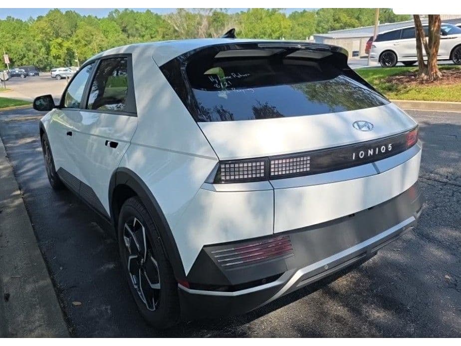 2024 Hyundai IONIQ 5 view 4