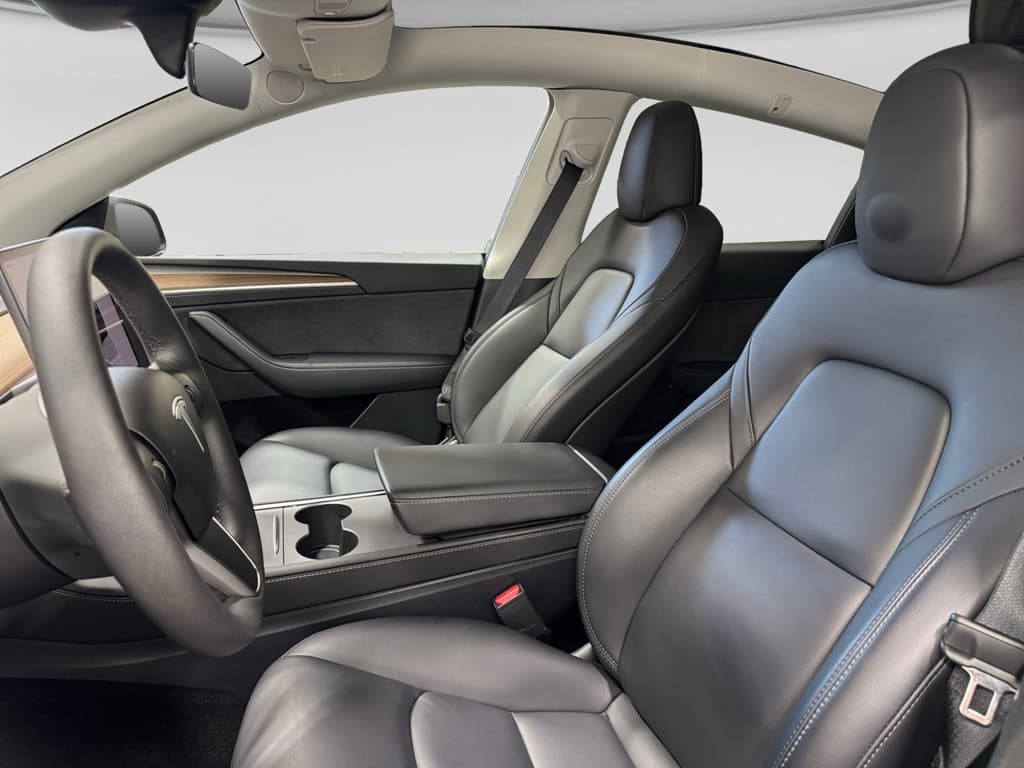 2025 Tesla Model Y view 16