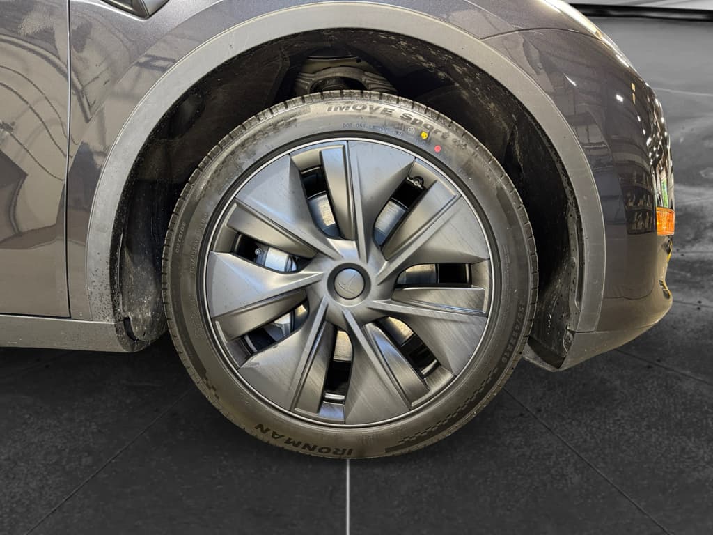 2025 Tesla Model Y view 36