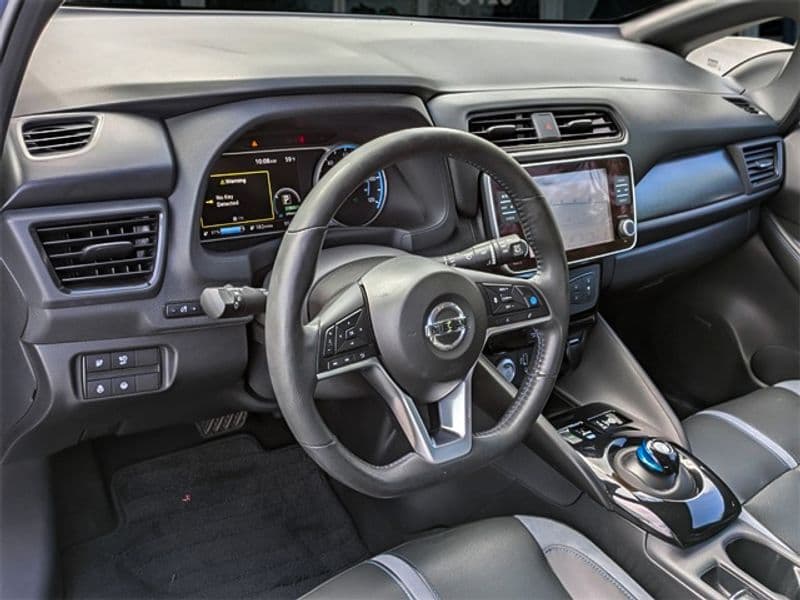 2019 Nissan LEAF view 10