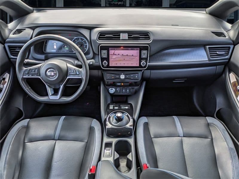 2019 Nissan LEAF view 12