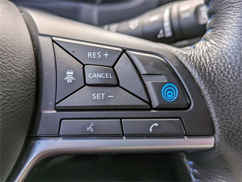 2019 Nissan LEAF view 14