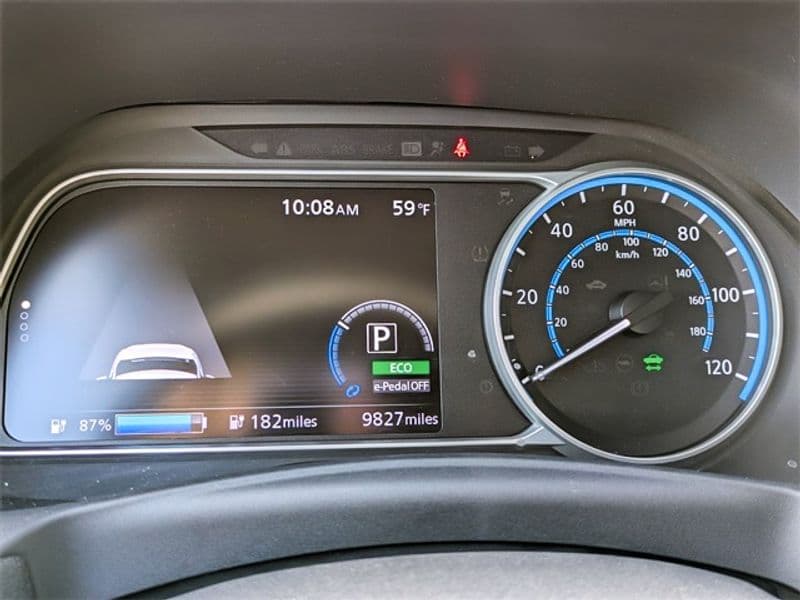 2019 Nissan LEAF view 17