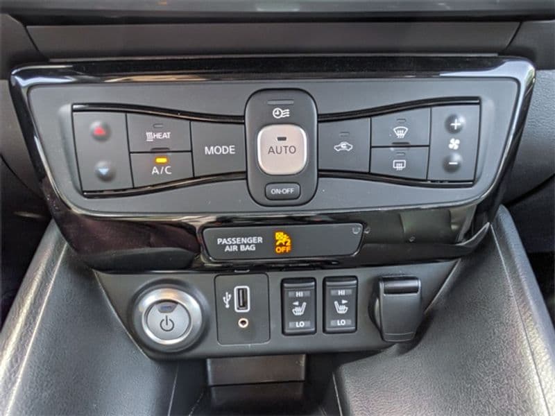 2019 Nissan LEAF view 21