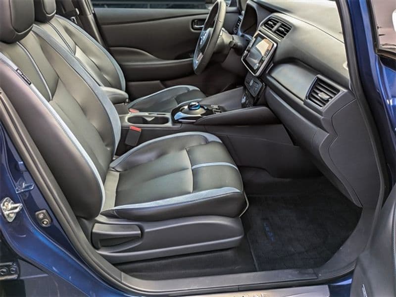 2019 Nissan LEAF view 26