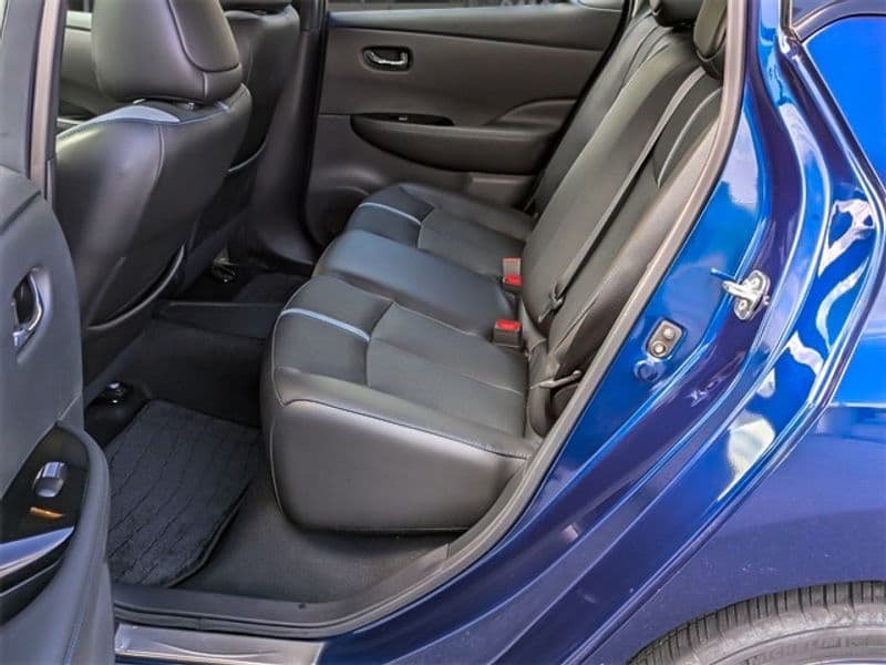 2019 Nissan LEAF view 27