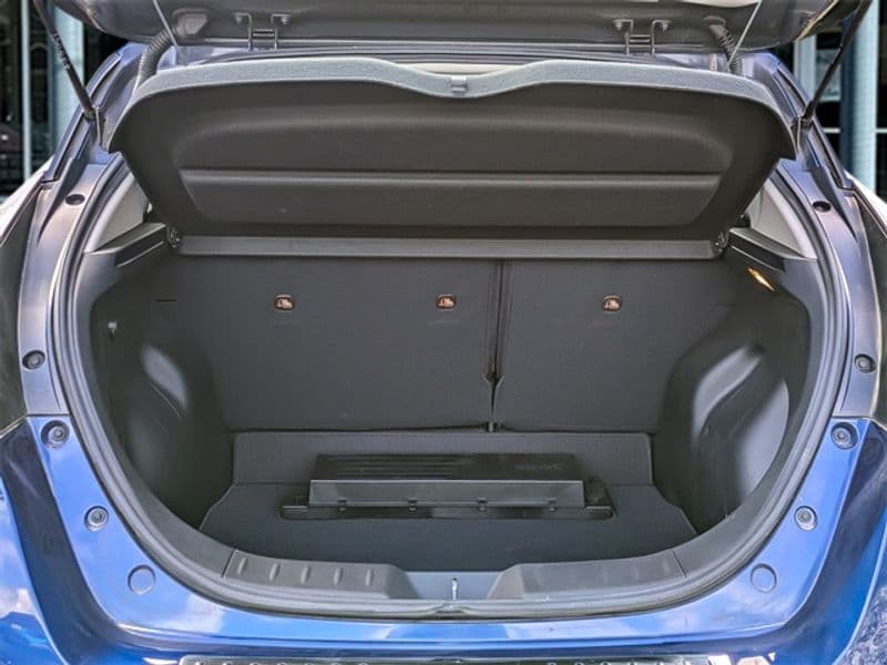 2019 Nissan LEAF view 28