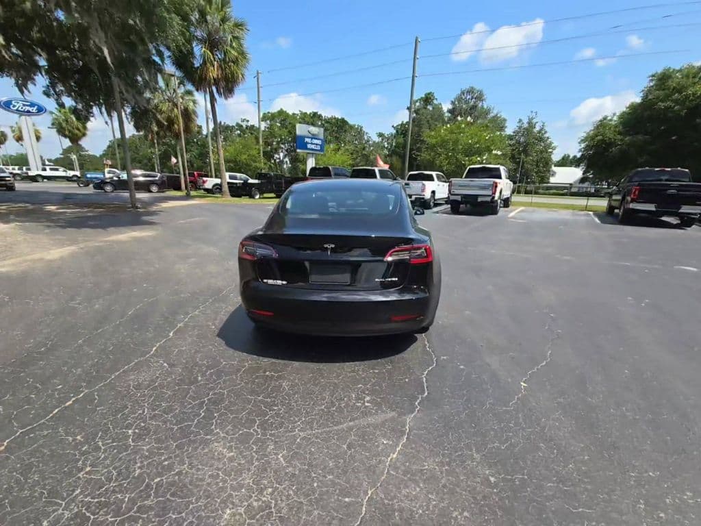 2022 Tesla Model 3 view 3