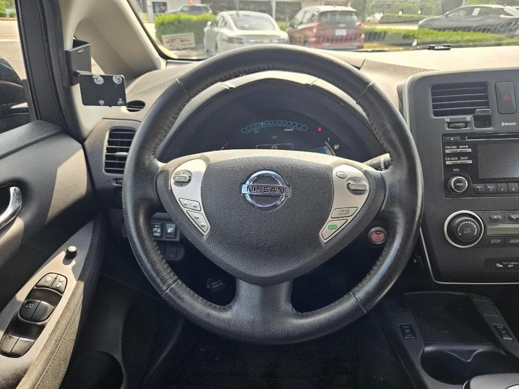 2015 Nissan LEAF view 6