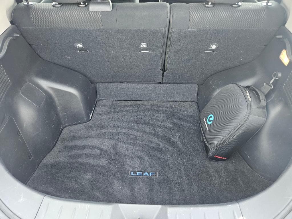 2015 Nissan LEAF view 12