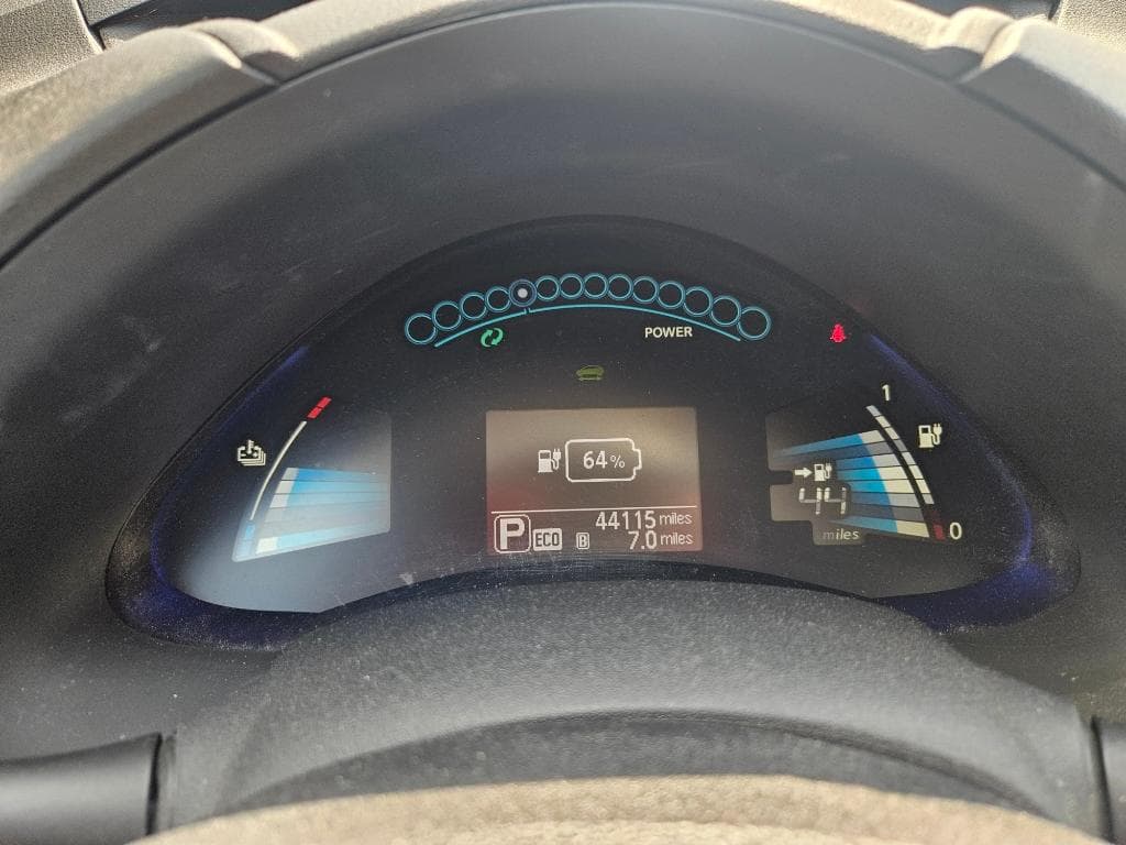 2015 Nissan LEAF view 8