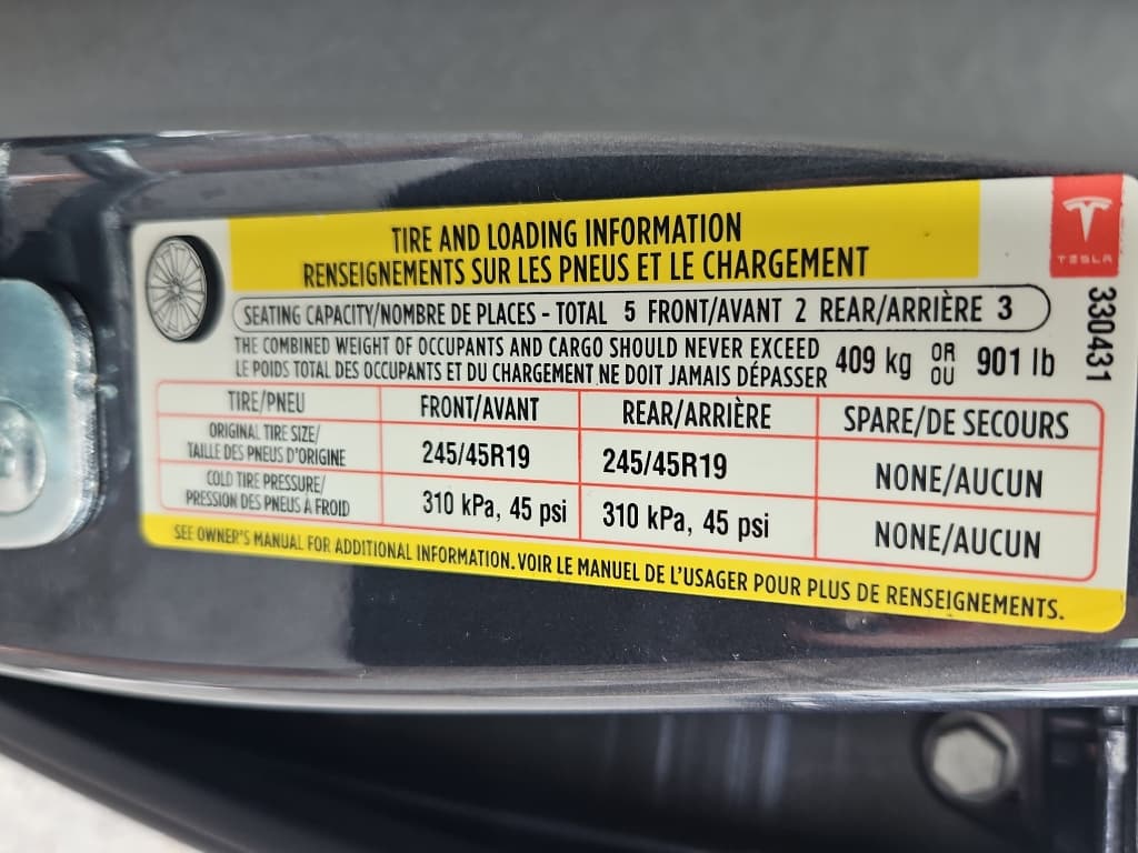 2019 Tesla Model S view 22