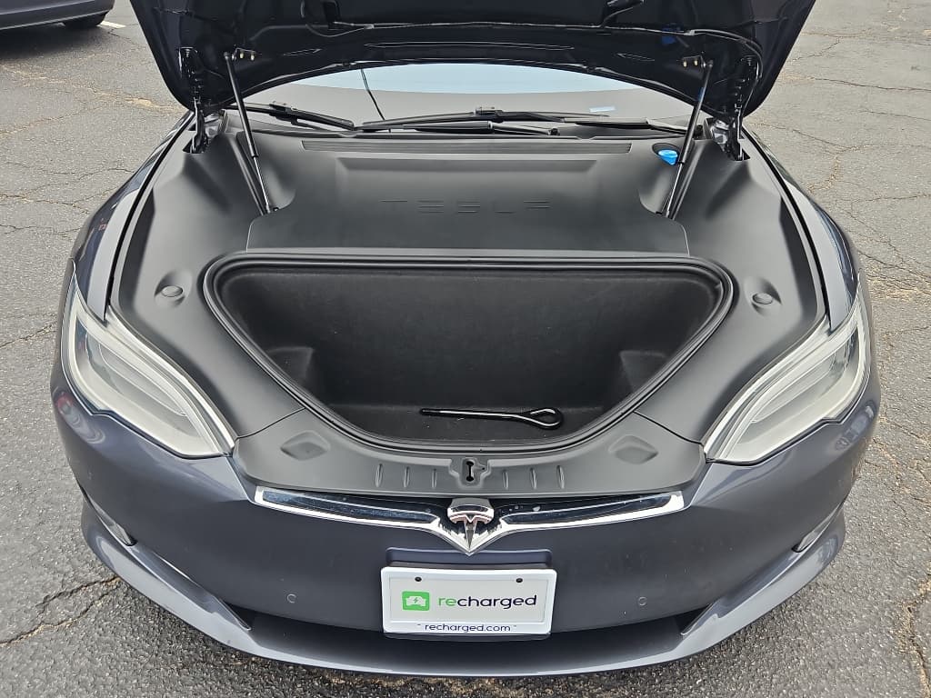 2019 Tesla Model S view 20