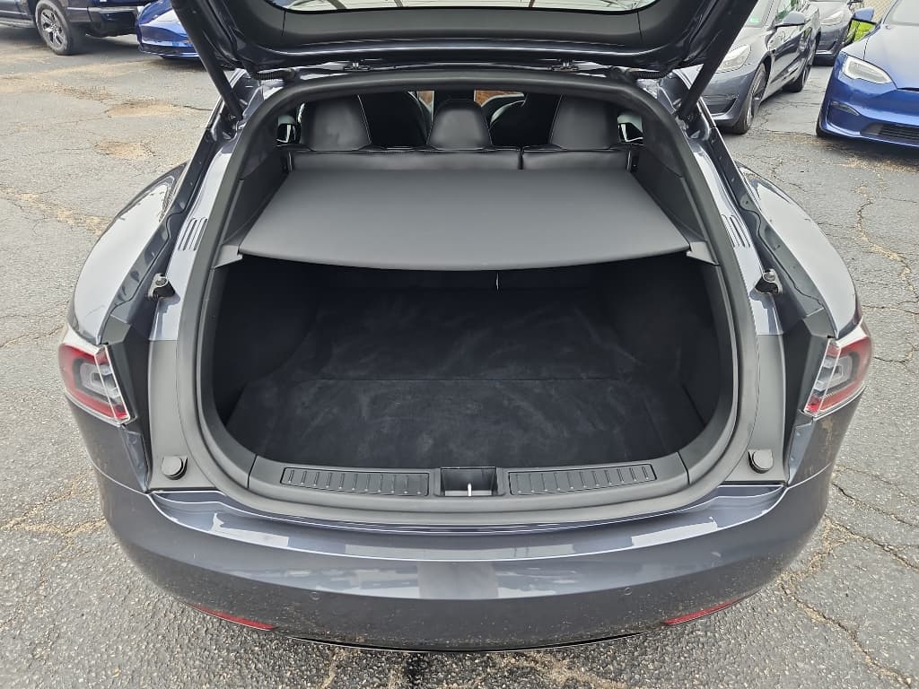 2019 Tesla Model S view 19