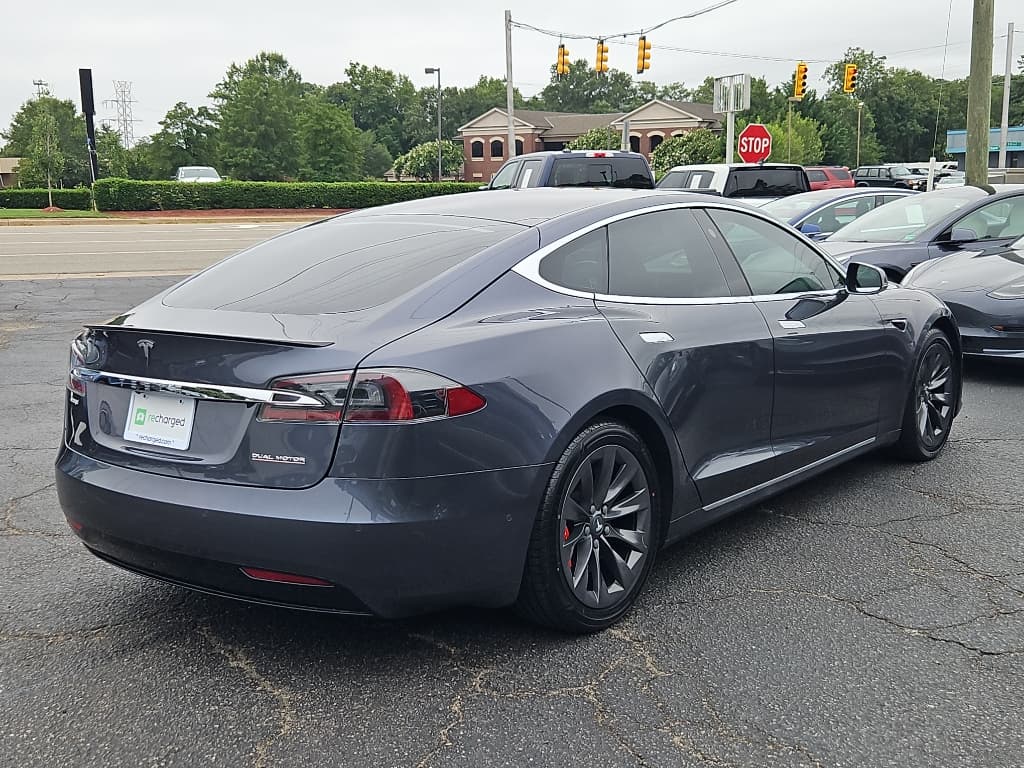 2019 Tesla Model S view 3