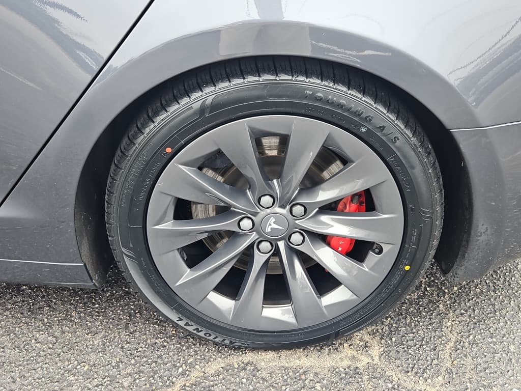2019 Tesla Model S view 25