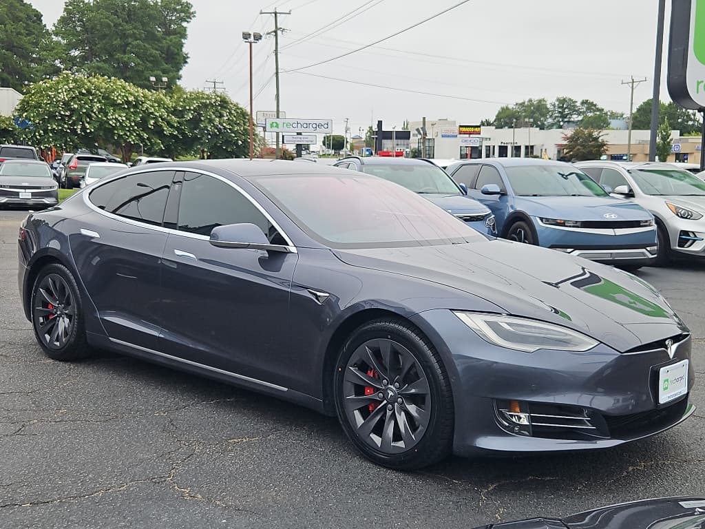 2019 Tesla Model S view 4