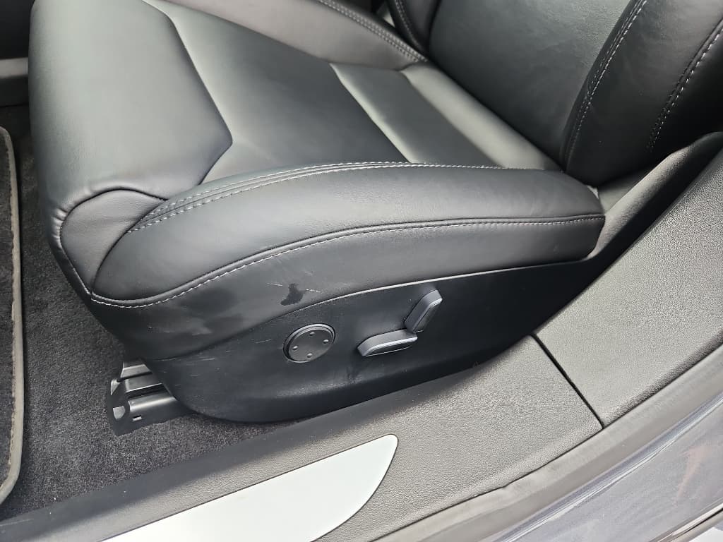 2019 Tesla Model S view 7
