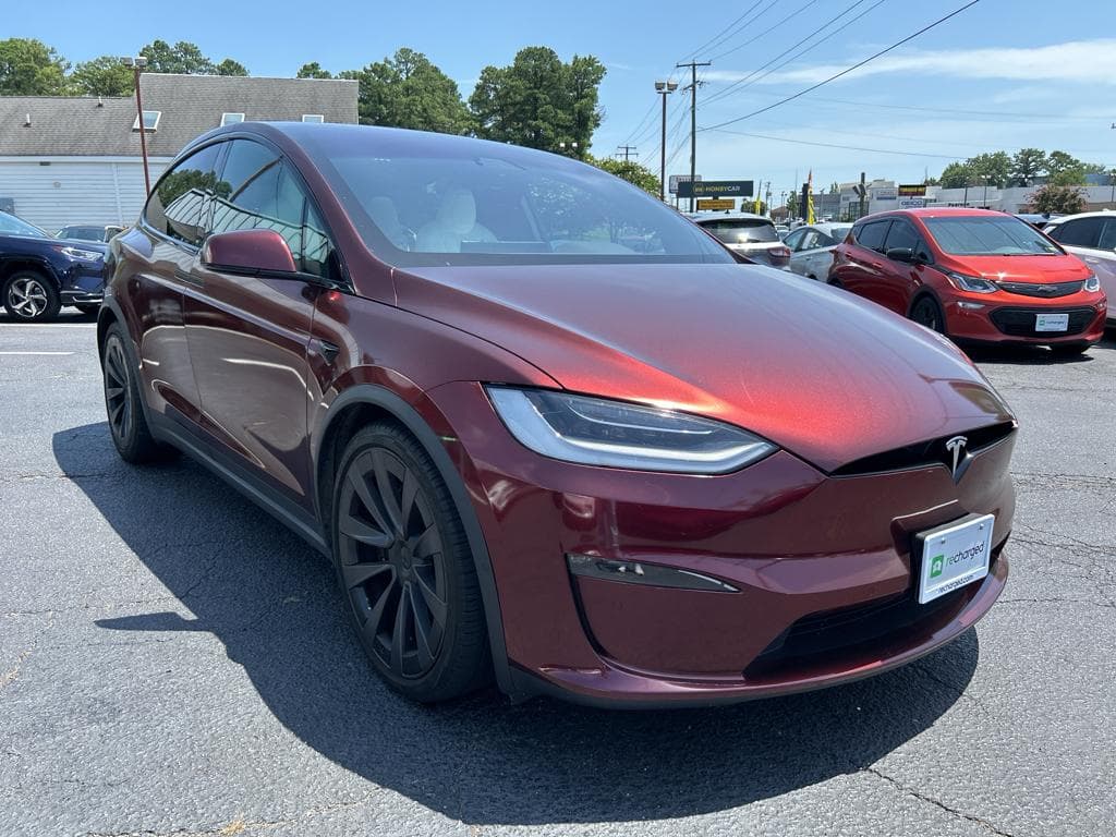 2022 Tesla Model X view 4