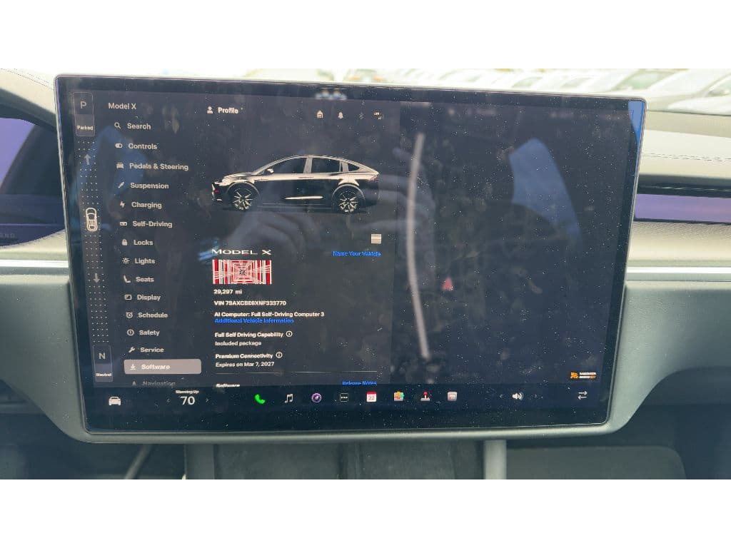 2022 Tesla Model X view 5