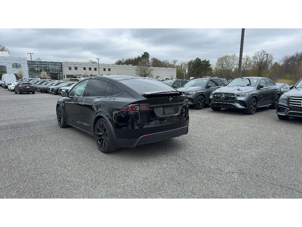 2022 Tesla Model X view 4