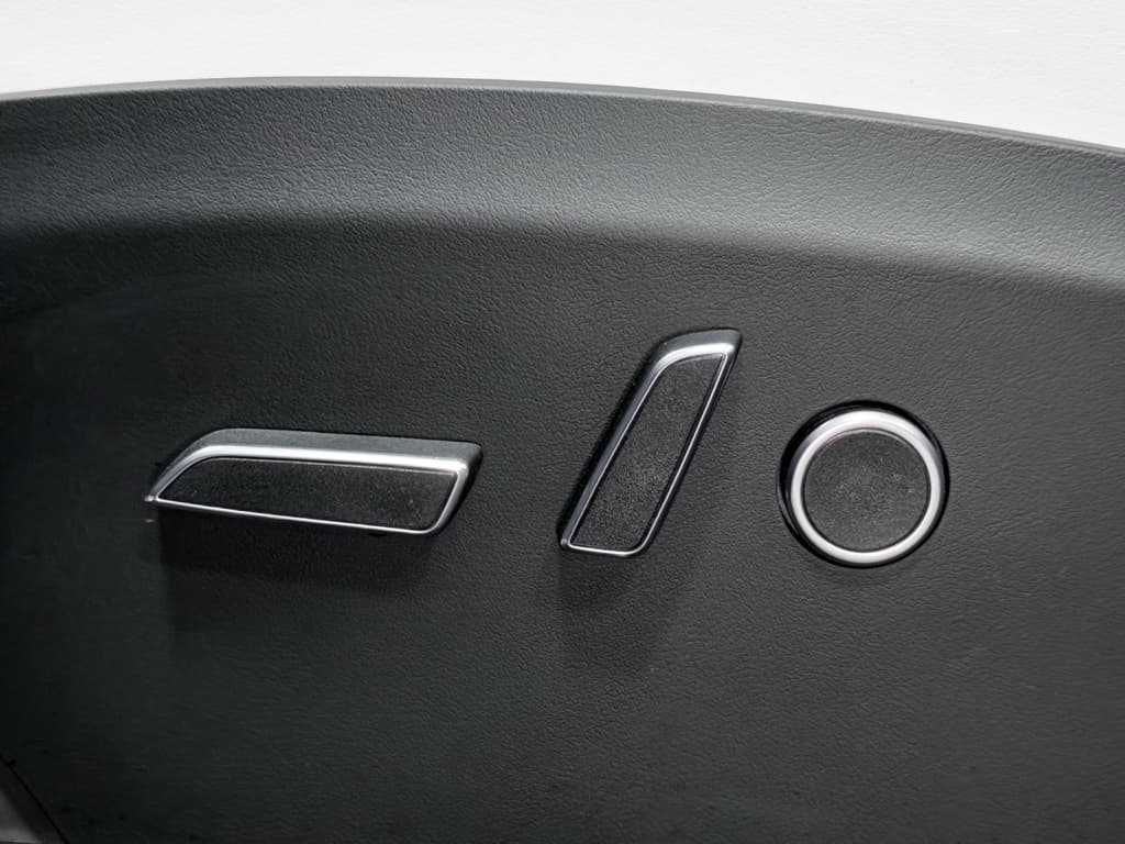 2022 Tesla Model X view 6