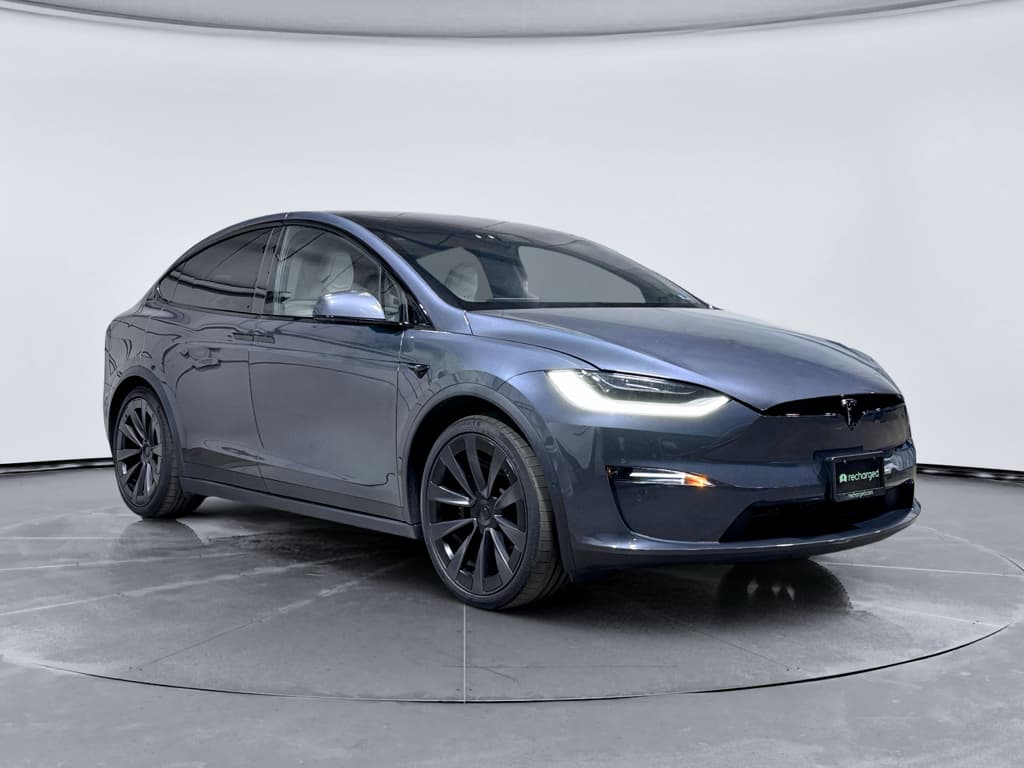 2022 Tesla Model X view 4