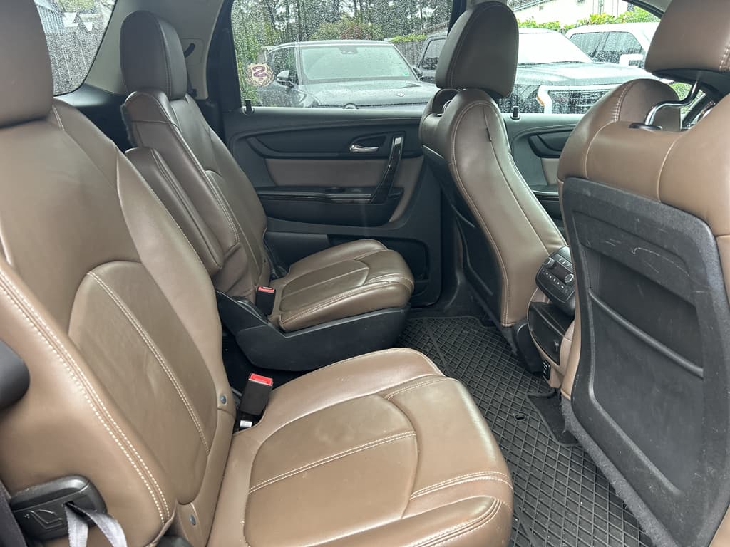 2015 GMC Acadia view 4