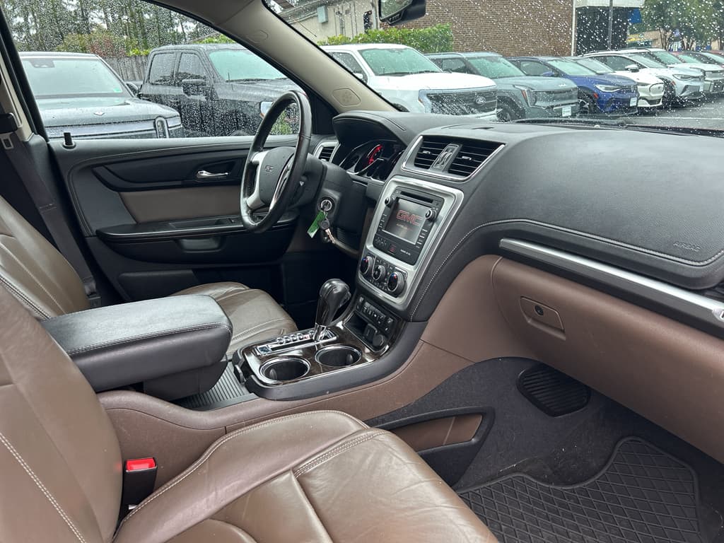 2015 GMC Acadia view 3