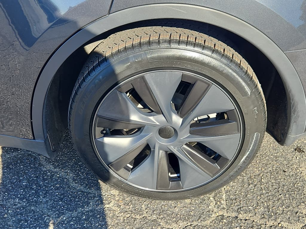 2025 Tesla Model Y view 29