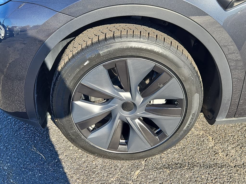 2025 Tesla Model Y view 27