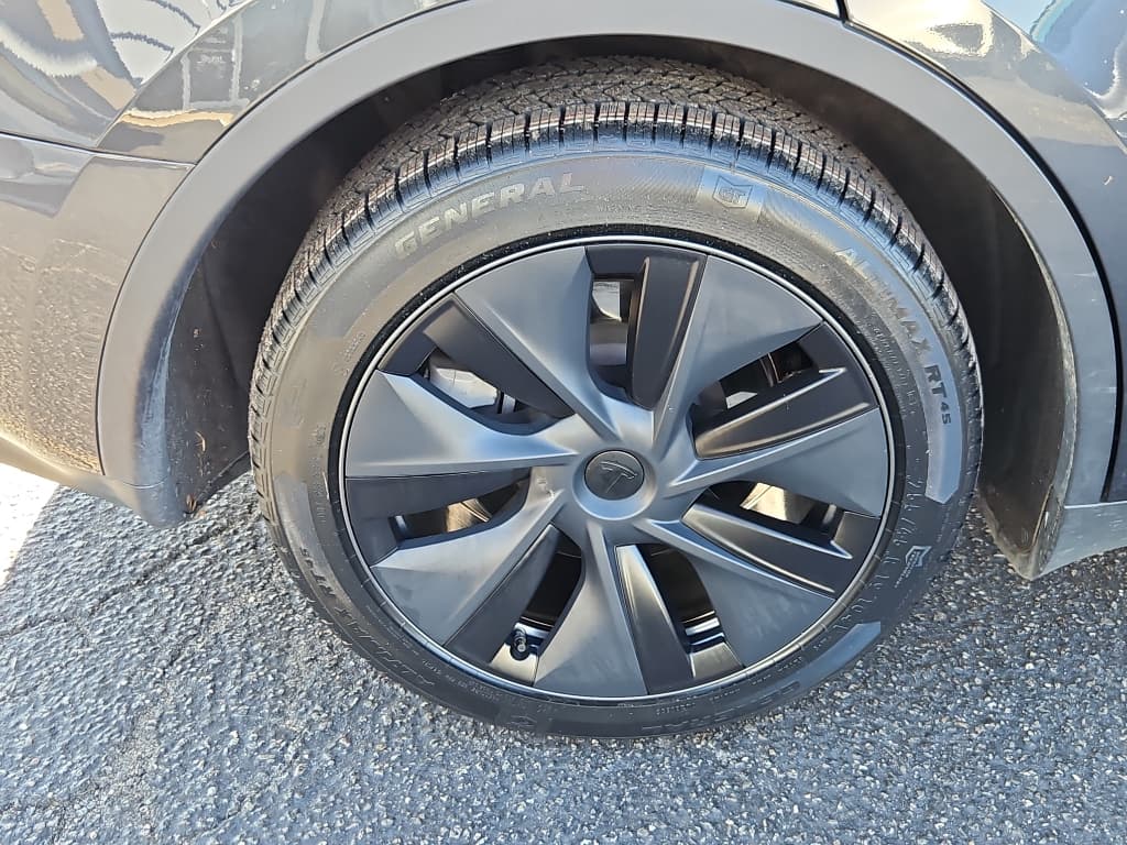 2025 Tesla Model Y view 31