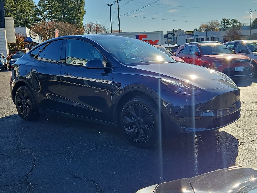 2025 Tesla Model Y view 4