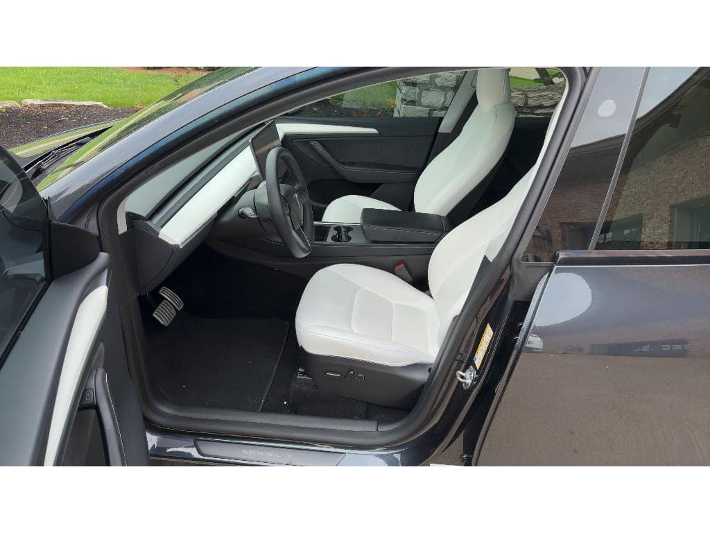 2025 Tesla Model Y view 4