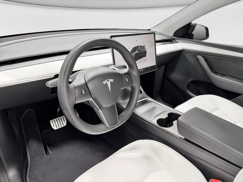 2025 Tesla Model Y view 17