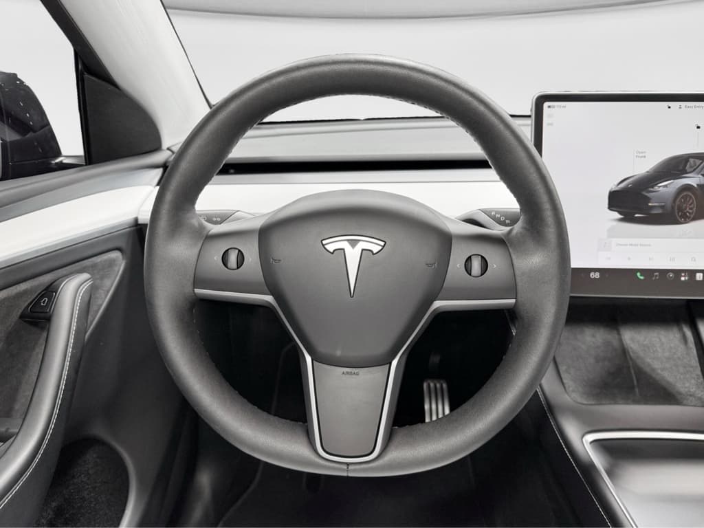 2025 Tesla Model Y view 8