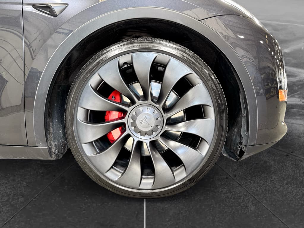 2025 Tesla Model Y view 36