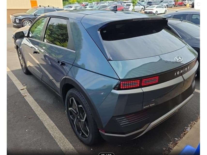 2024 Hyundai IONIQ 5 view 2