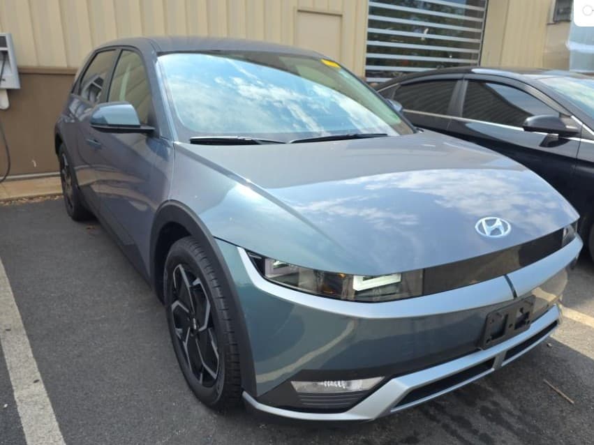 2024 Hyundai IONIQ 5 view 3