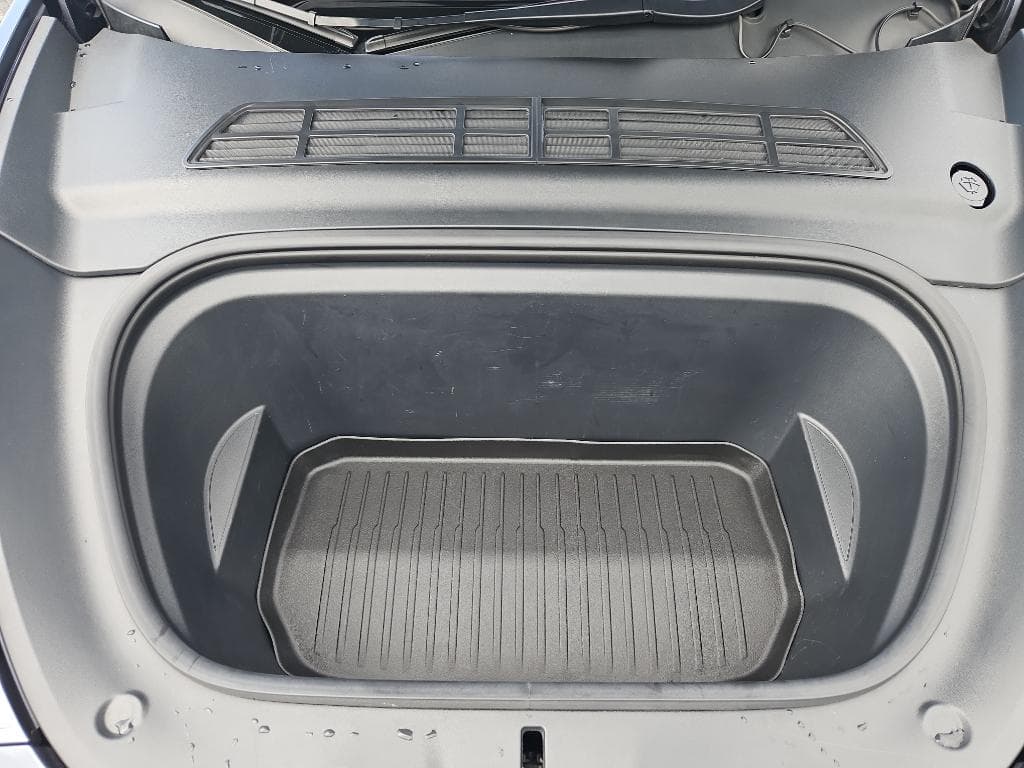 2022 Tesla Model Y view 20