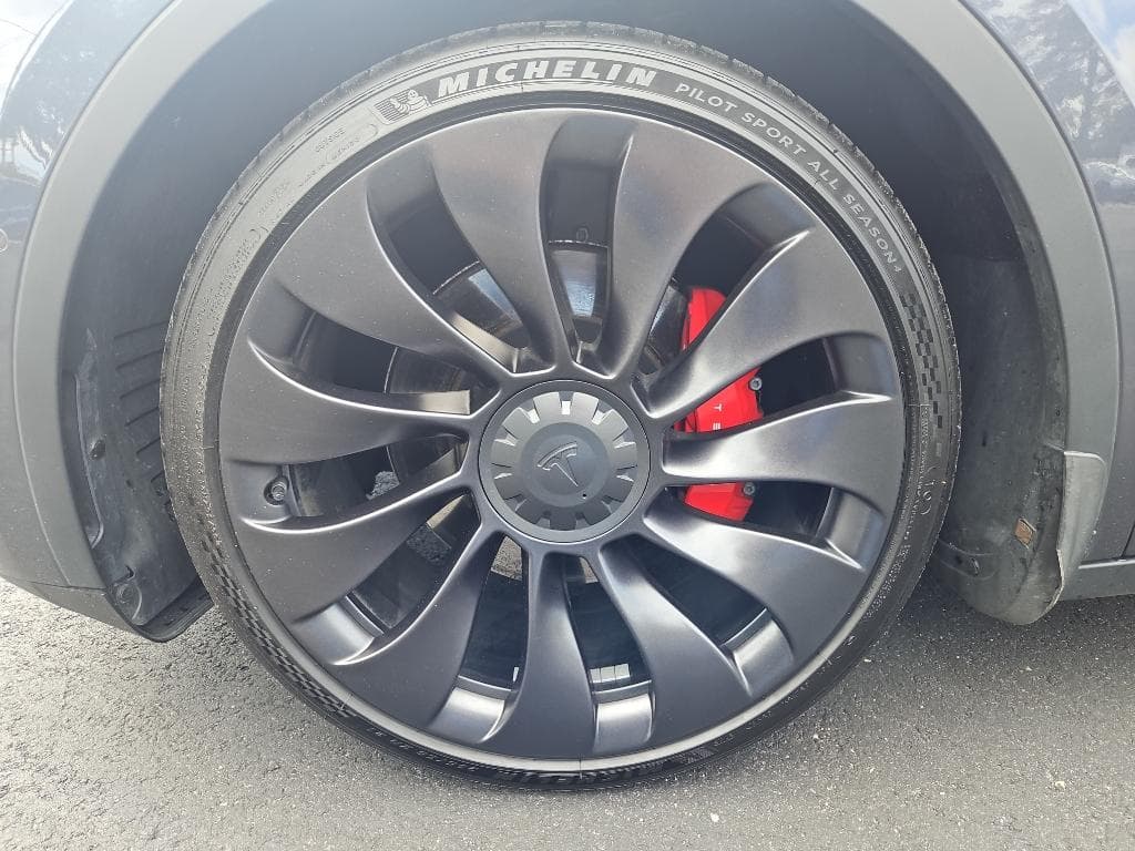 2022 Tesla Model Y view 23
