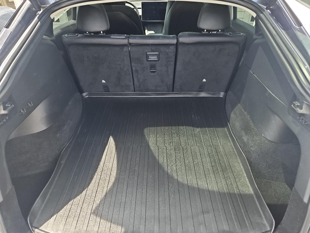 2022 Tesla Model Y view 13