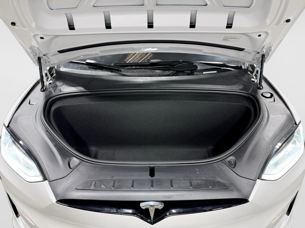 2022 Tesla Model X view 27