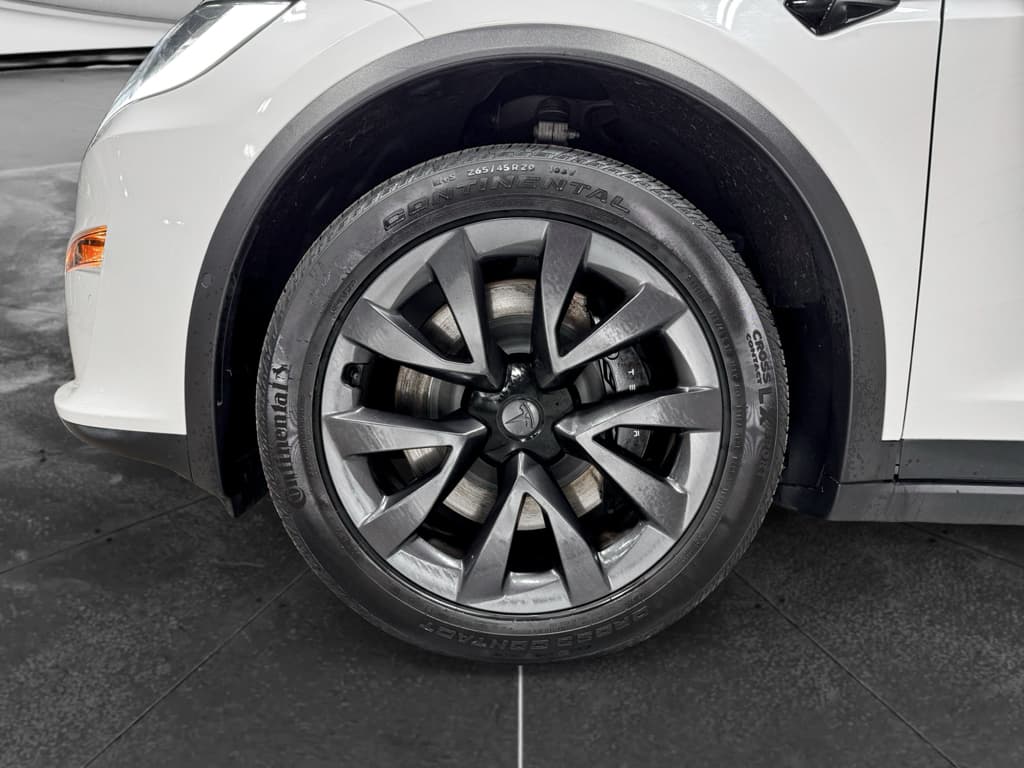 2022 Tesla Model X view 35