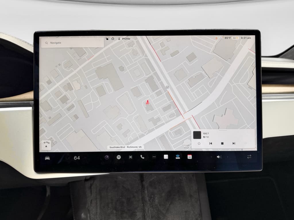 2022 Tesla Model X view 9