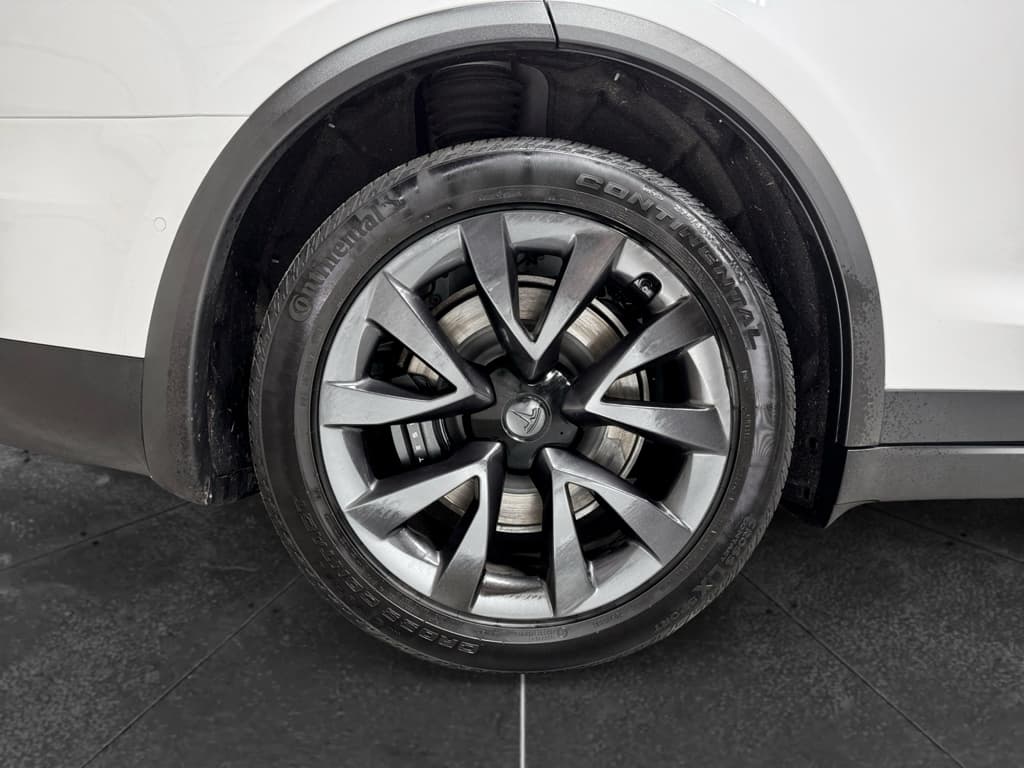 2022 Tesla Model X view 37
