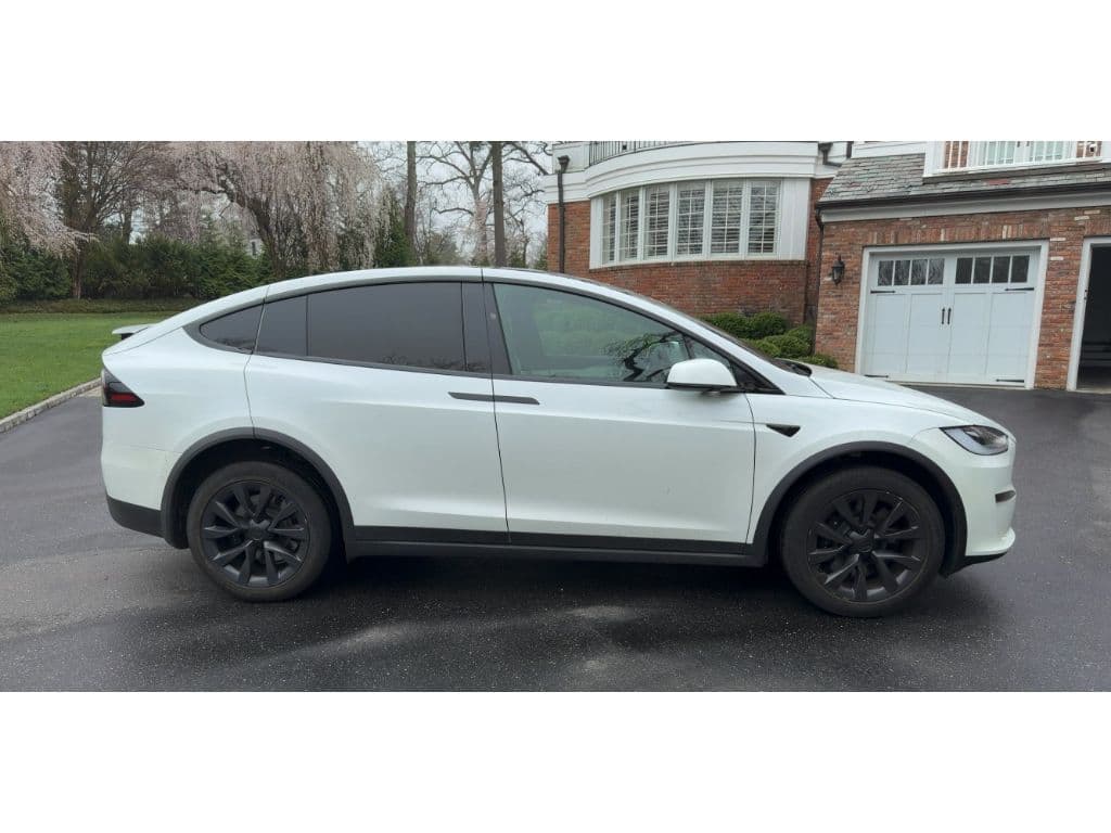 2022 Tesla Model X view 3