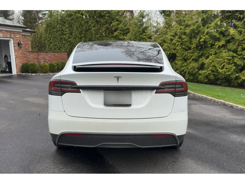 2022 Tesla Model X view 4