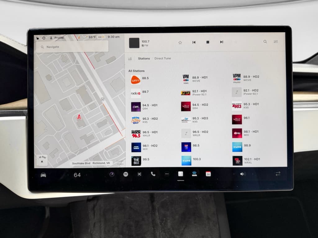 2022 Tesla Model X view 11