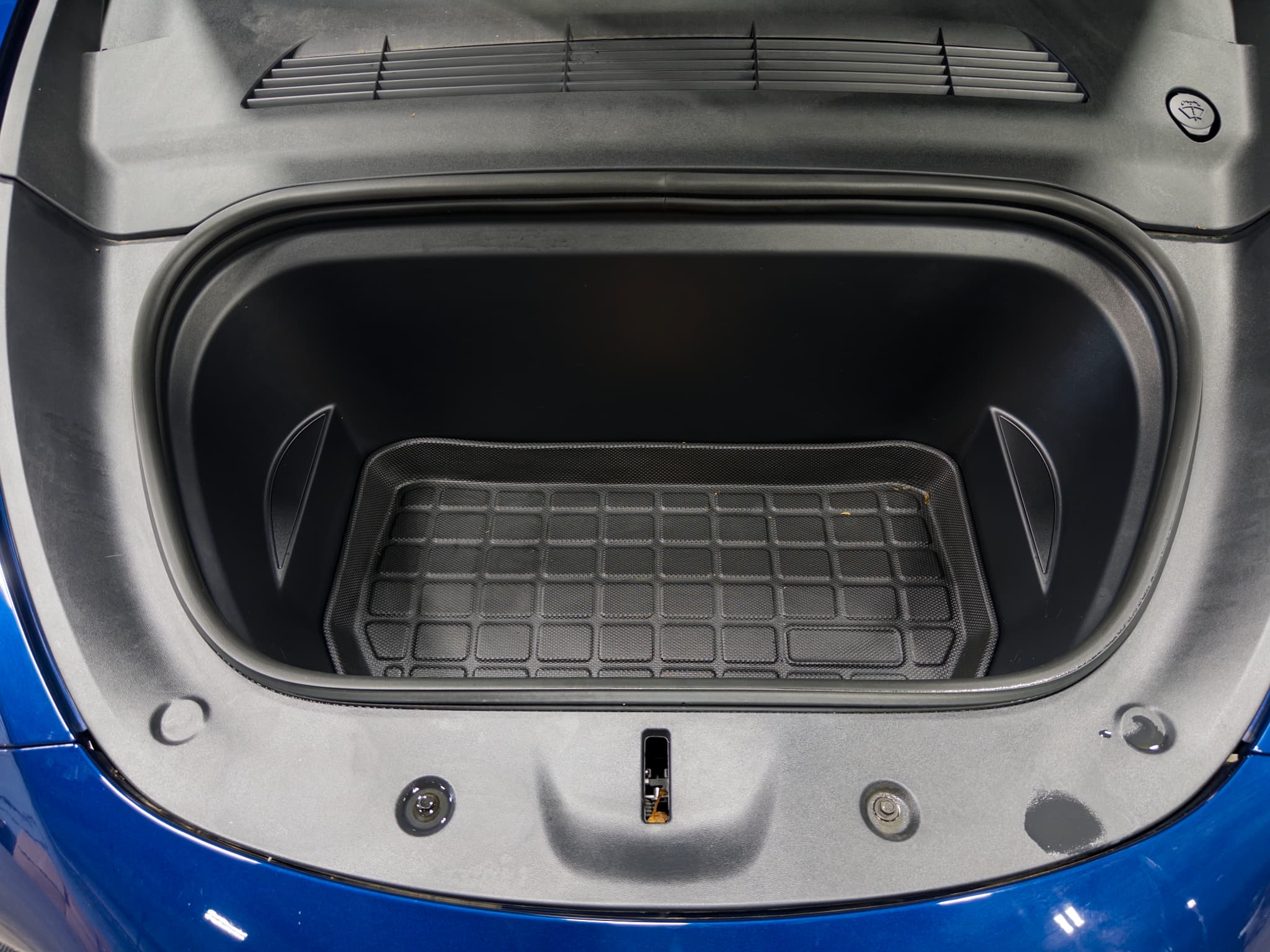 2025 Tesla Model Y view 26